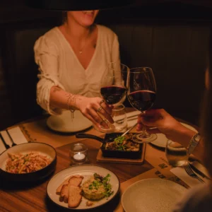 VINO 360 UY + CENA “BANQUETE RIOPLATENSE”
